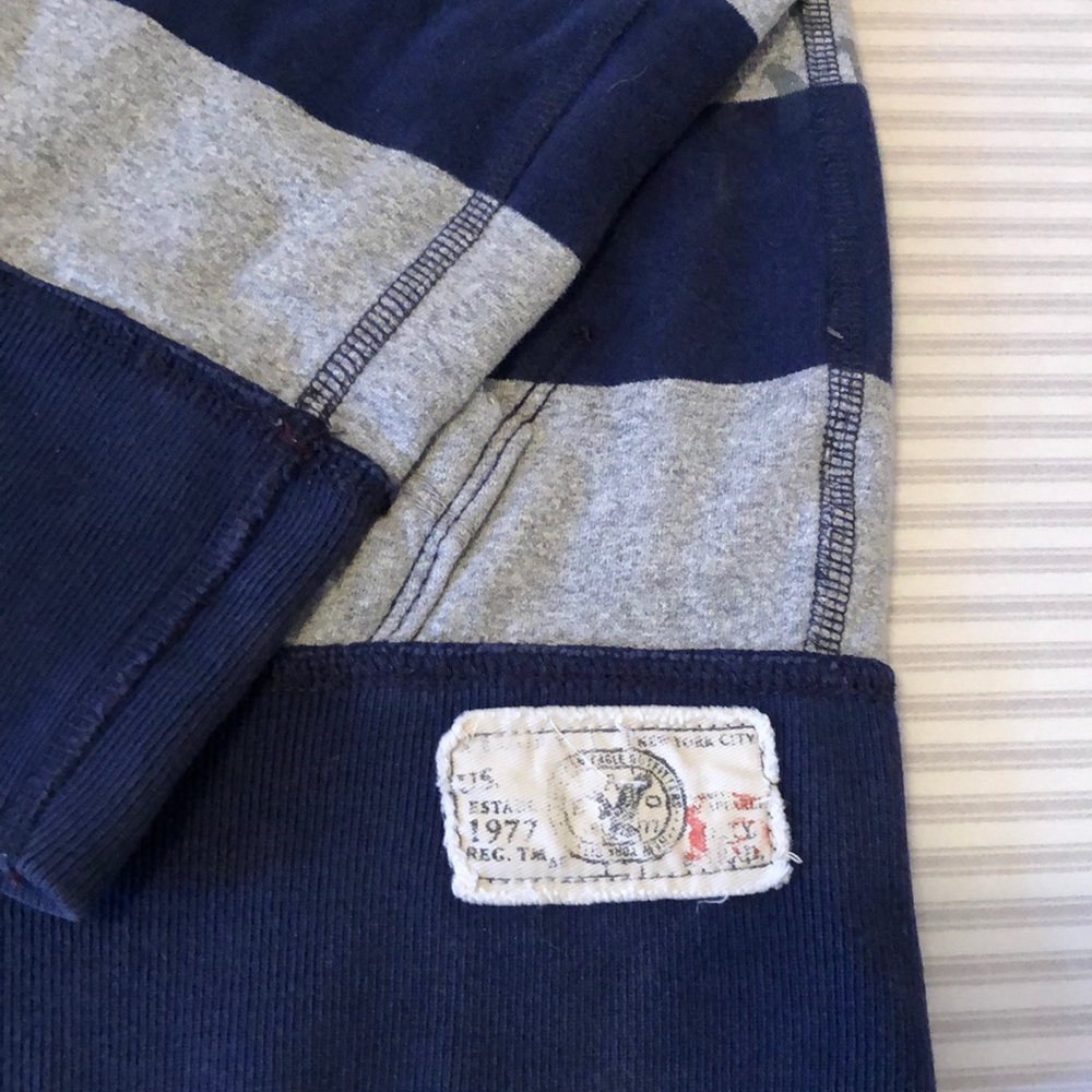 American eagle men’s medium zip up hoodie.
